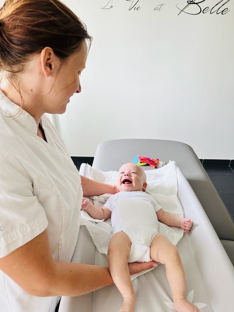 ostéopathe bébé Nîmes approche douce nourrisson détendu